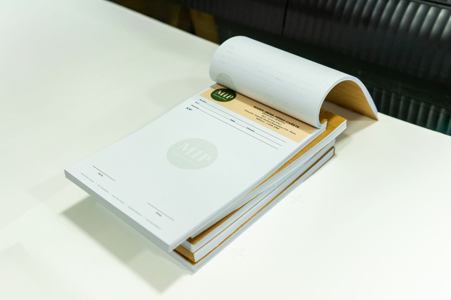 Block de recetarios médicos personalizados con tapa kraft