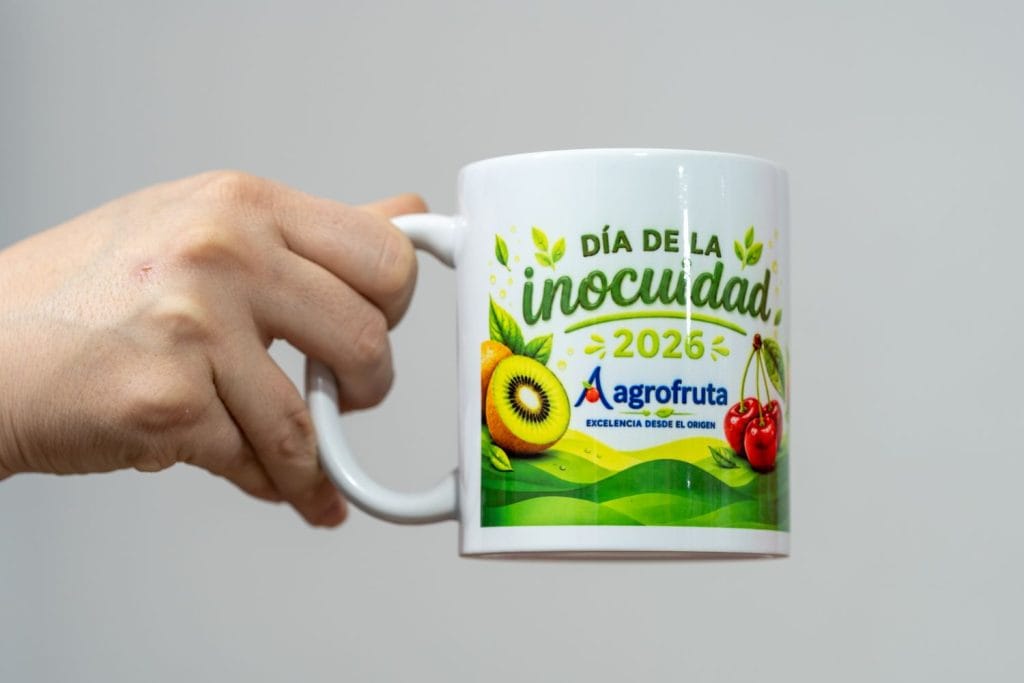 Tazón blanco personalizado con logo de empresa para regalos corporativos y merchandising publicitario.