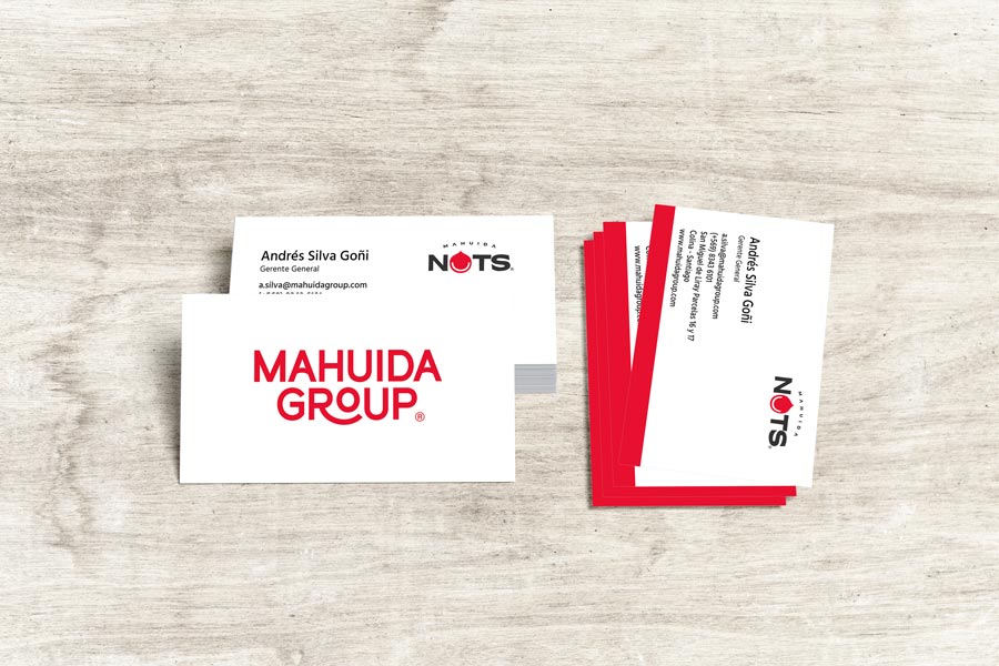 Tarjetas de presentación clásicas impresas en papel couché 300 gramos
