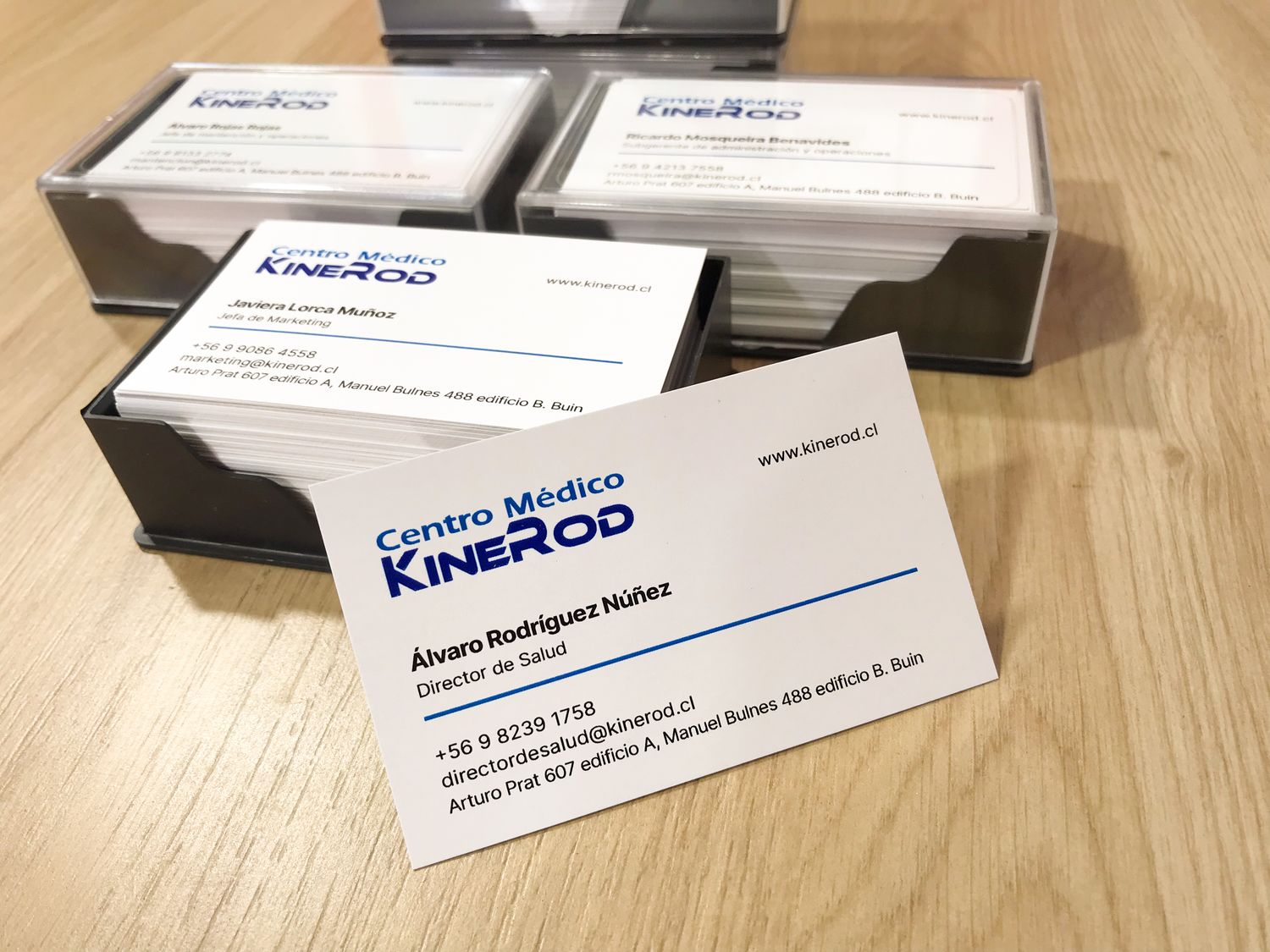 Ejemplo de tarjetas corporativas personalizadas impresas en Imprenta Buin