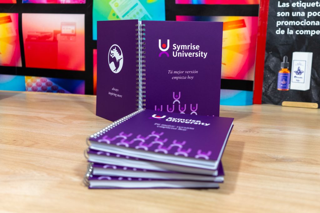 Cuadernos con logo para capacitación y uso institucional