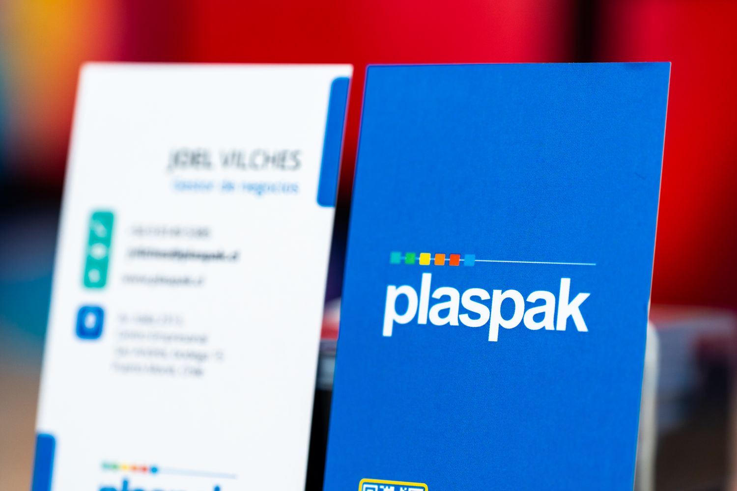 Tarjetas de presentación laminadas impresas para empresa Plaspak en papel couché 300 g