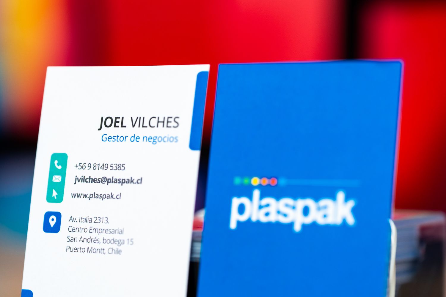 Tarjetas de presentación laminadas impresas para empresa Plaspak en papel couché 300 g